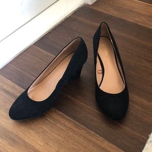 Target Merona wedge pumps black suede 8 EUC